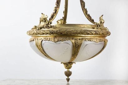Lustre vasque à importante monture en bronze...