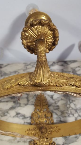 Paire d’appliques en bronze ciselé et doré...