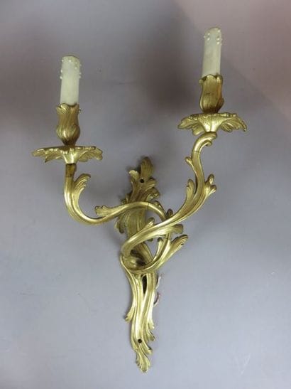 Paire d'appliques en bronze ciselé et doré...