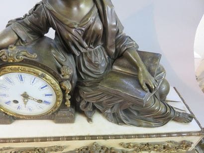 Pendule et paire de candélabres en marbre...