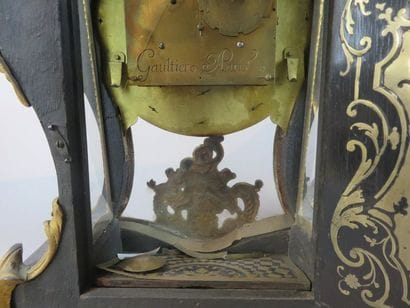Cartel et son cul de lampe en marqueterie...