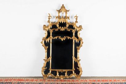 ENGLISH Glass with glazed panels and reserves...