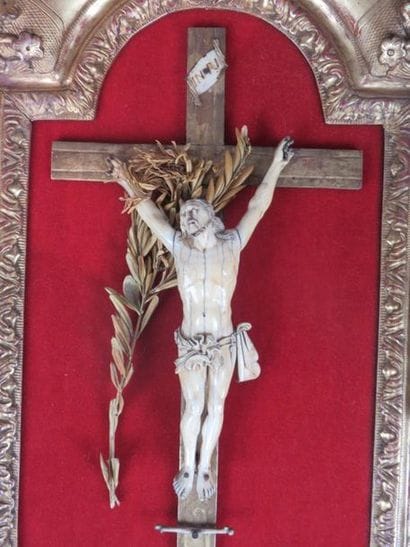 Christ in ivory, head tilted to the right...