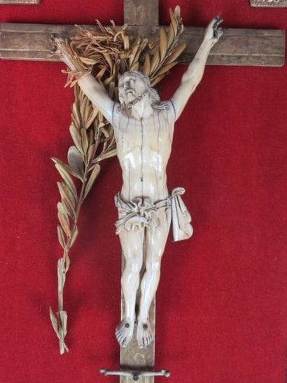 Christ in ivory, head tilted to the right...