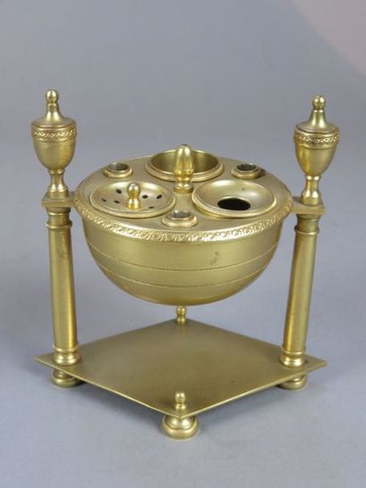 Desk set forming an inkwell in chased and...