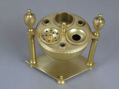 Desk set forming an inkwell in chased and...