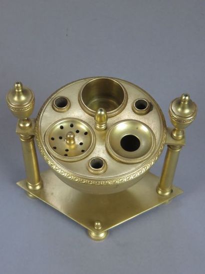 Desk set forming an inkwell in chased and...