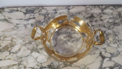Crystal bowl with star-shaped cut bottom,...