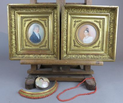Set comprising two miniatures on ivory forming...