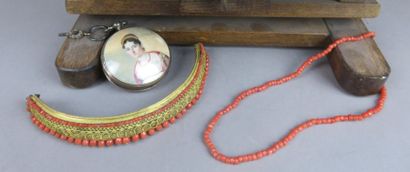 Set comprising two miniatures on ivory forming...