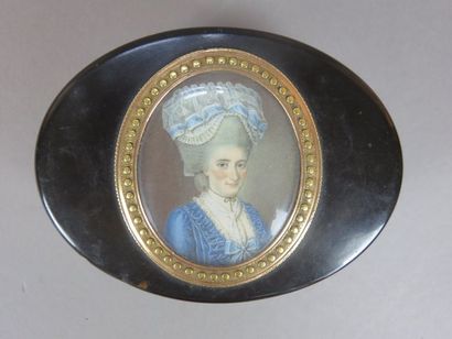 Oval tortoiseshell box, decorated on the...
