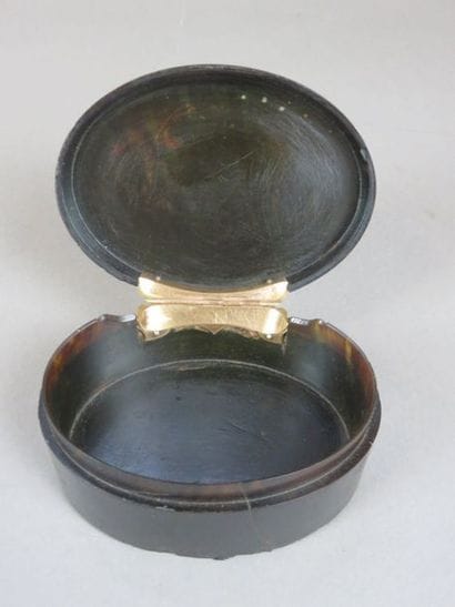 Oval tortoiseshell box, decorated on the...