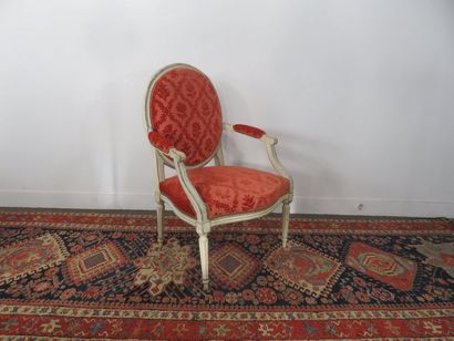 White lacquered wood armchair with medallion...