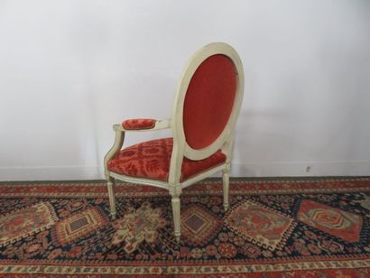 White lacquered wood armchair with medallion...