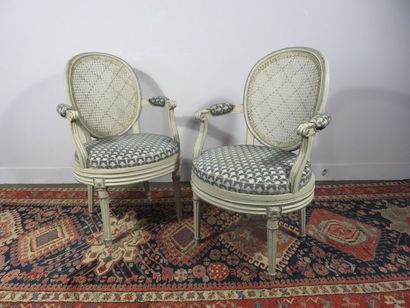 Pair of armchairs with medallion back in...