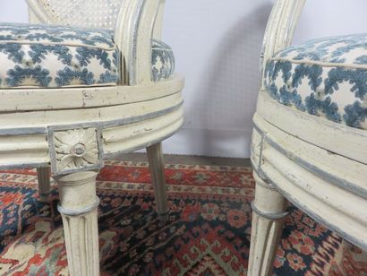 Pair of armchairs with medallion back in...