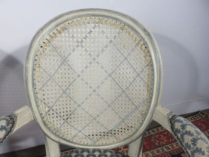 Pair of armchairs with medallion back in...