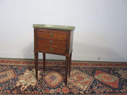 Rosewood veneer chiffonier, alternating wood...