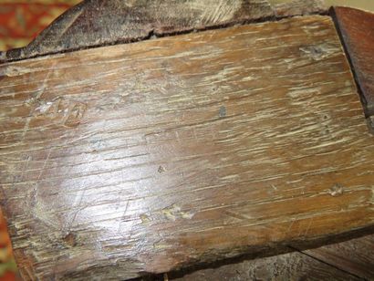 Pair of mahogany corners, speckled mahogany...
