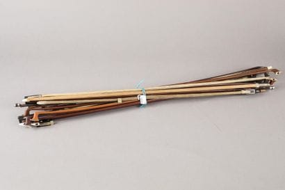 Set of 13 violin bows 4/4 and 3/4, made of...