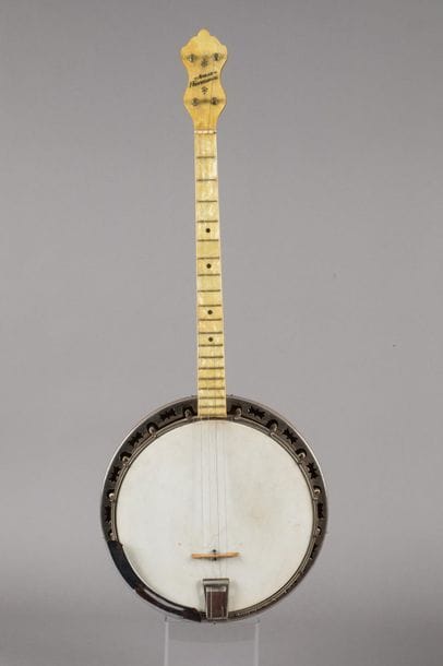 4-string banjo in the American style 