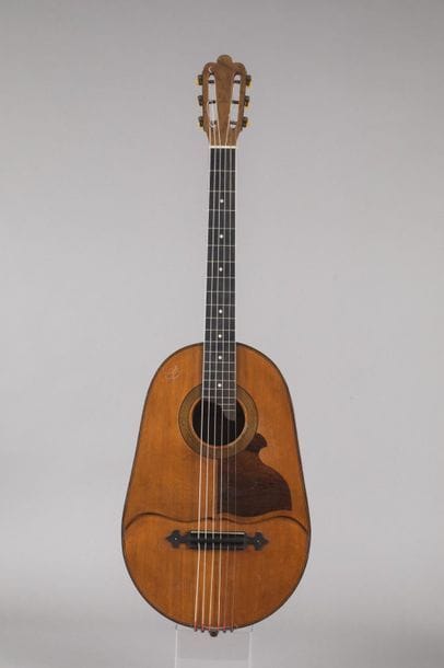 Très belle guitare “hawaïenne” à double table...