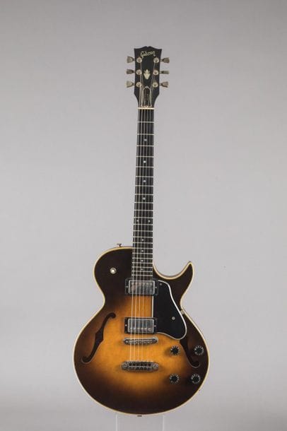 Très belle guitare ¾ caisse, de marque “GIBSON”...