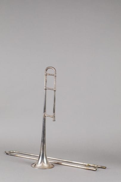 Trombone à coulisse de marque “ANTOINE COURTOIS”...