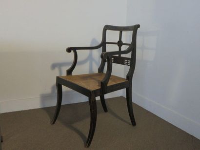 Ensemble comprenant un bureau, un fauteuil...