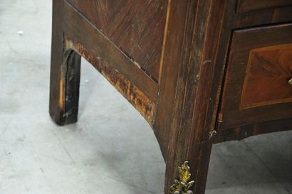 Chest of drawers in rosewood marquetry, fillets...