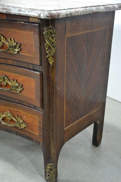 Chest of drawers in rosewood marquetry, fillets...