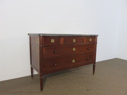 Chest of drawers in mahogany and chenille...