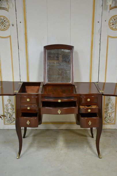 Mahogany dressing table, curved on the front...