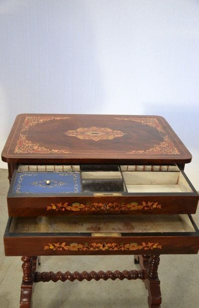 Sewing table in shellac marquetry, boxwood,...
