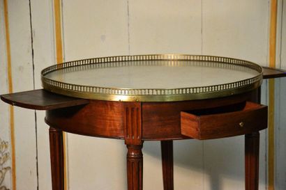 Mahogany and mahogany veneer Bouillotte table....