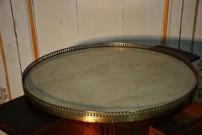 Mahogany and mahogany veneer Bouillotte table....