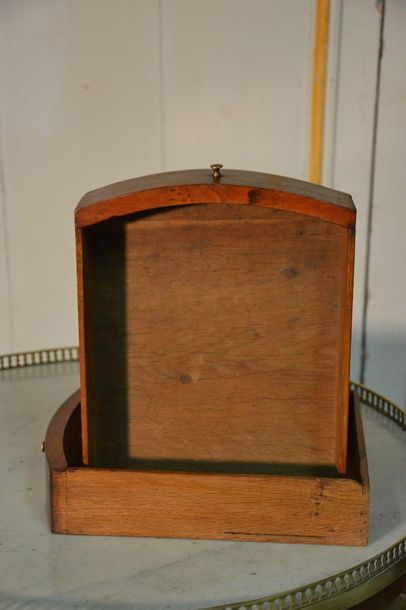Mahogany and mahogany veneer Bouillotte table....
