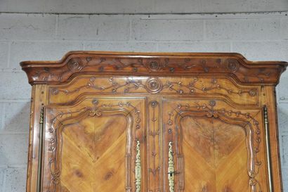 Buffet in moulded and carved cherry wood....