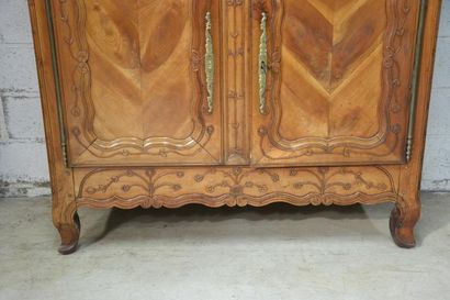 Buffet in moulded and carved cherry wood....