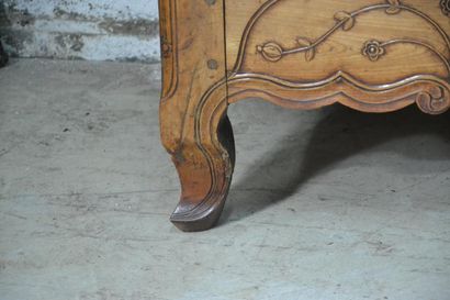 Buffet in moulded and carved cherry wood....