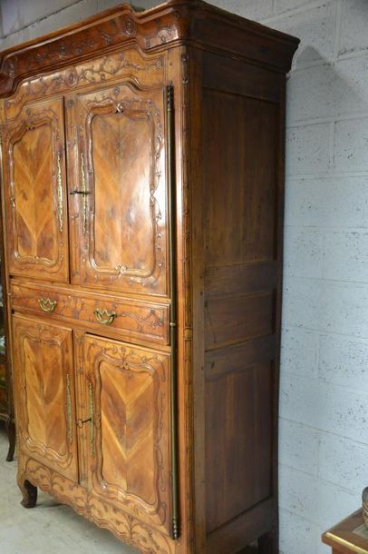 Buffet in moulded and carved cherry wood....