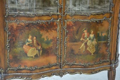 Stained wood showcase with MARTIN varnish...