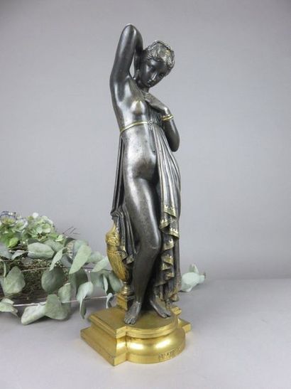 James PRADIER, 1790-1852 Phryné Bronze argenté...