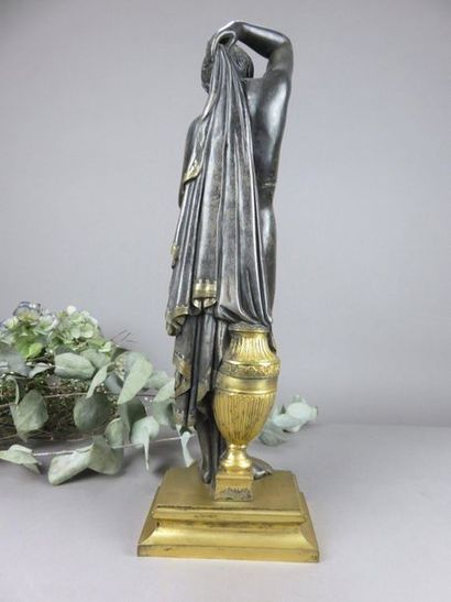 James PRADIER, 1790-1852 Phryné Bronze argenté...