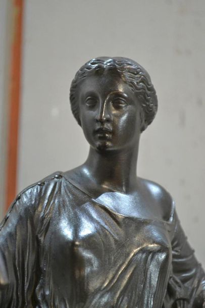 Ecole française du XIXe siècle Femme drapée...