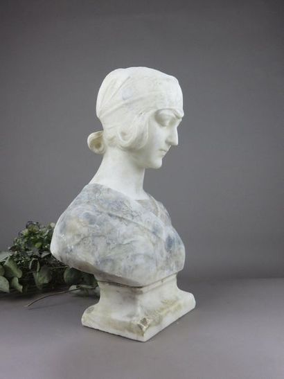 Buste de jeune femme en albâtre - Début du...