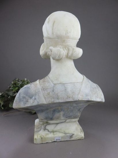 Buste de jeune femme en albâtre - Début du...
