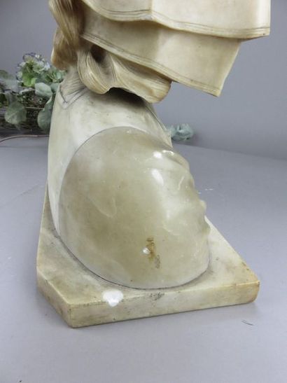 E. MONTONY, XIXe-XXe Buste de femme au gilet...
