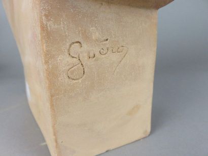 GUERO, XXe siècle Buste de femme de léger...