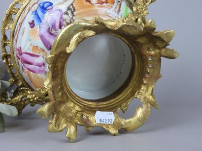 CHINE, Compagnie des Indes Coupe en porcelaine...